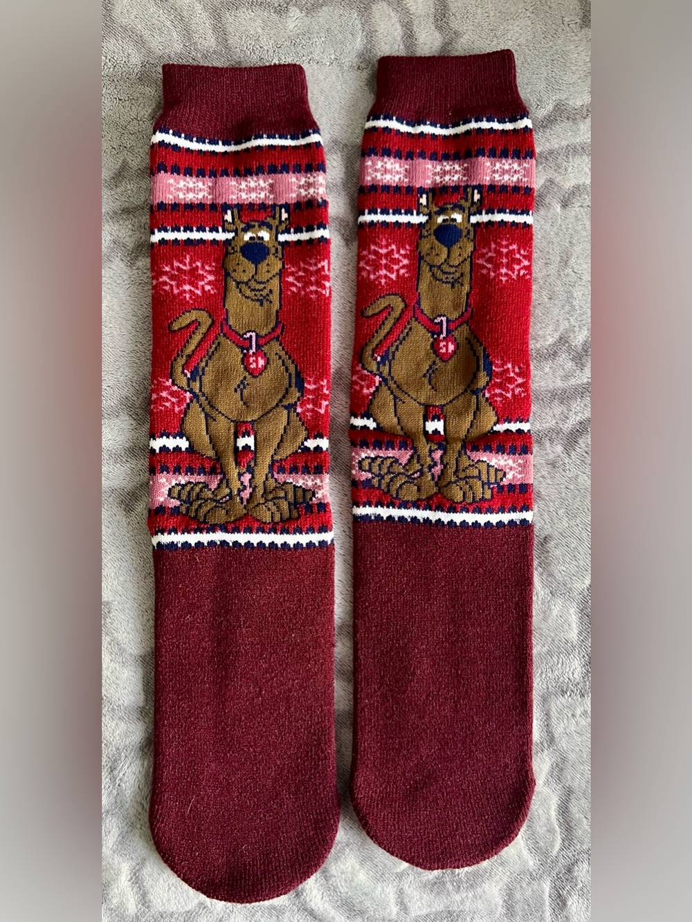 Vintage Scooby-Doo Red Burgundy Slipper Socks Size 9-11 Snowflake Grips